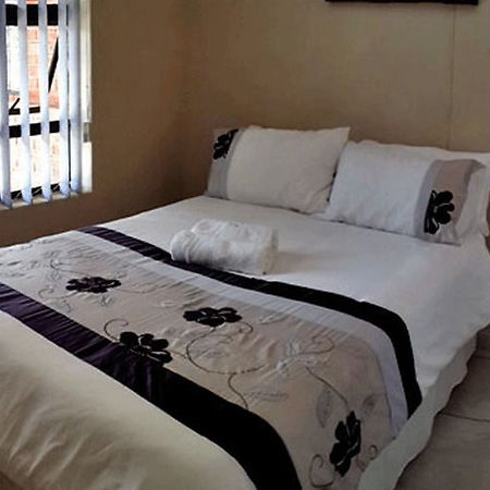 Crystal Rose Lodge Johannesburg Bagian luar foto