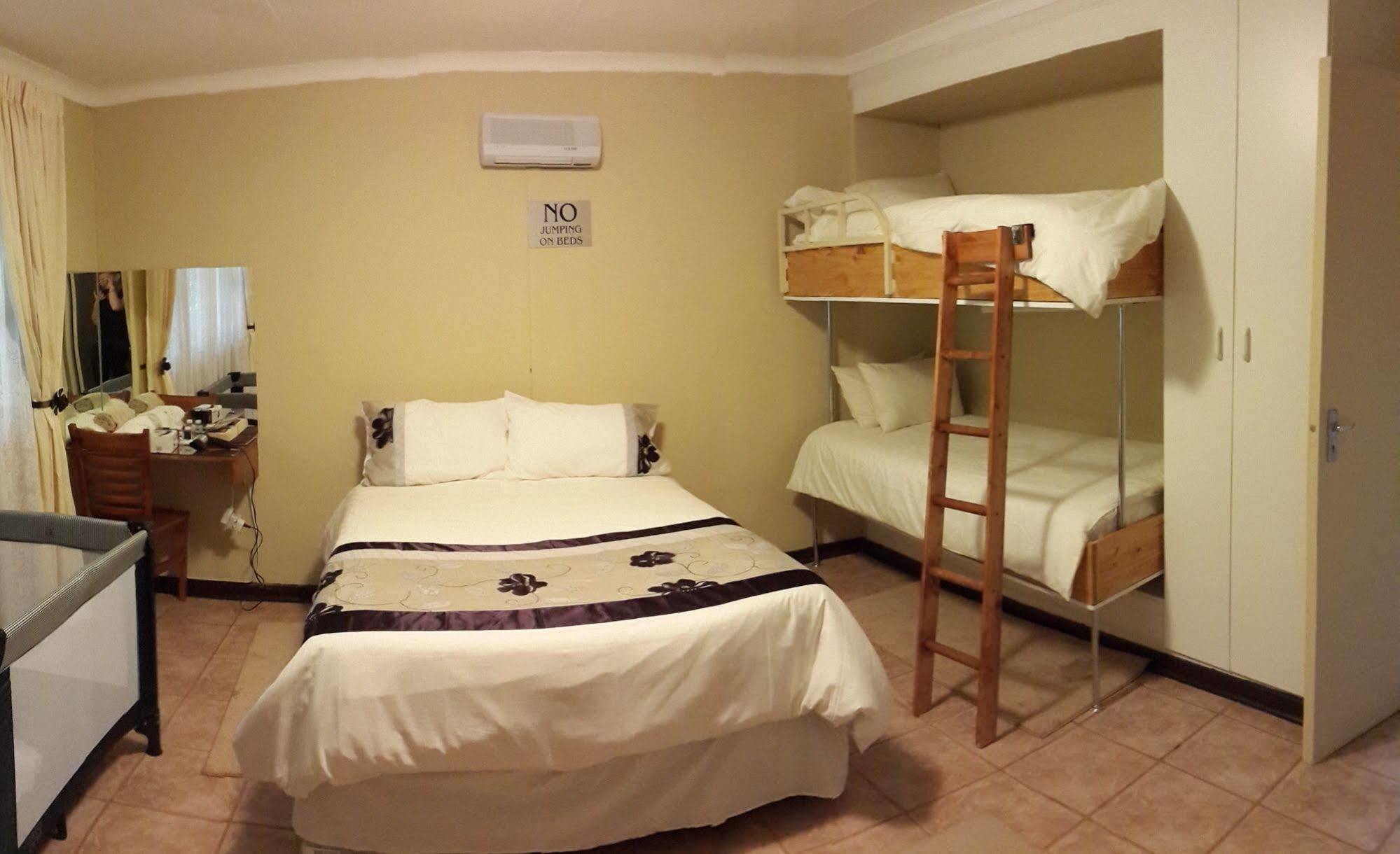 Crystal Rose Lodge Johannesburg Bagian luar foto